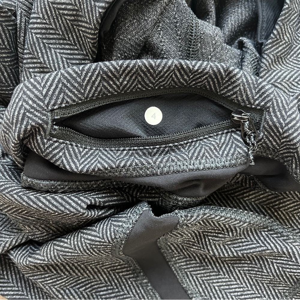 Lululemon Align Cropped Herringbone Leggings 4 EUC 
Gym Workout Activewear - Picture 9 of 9